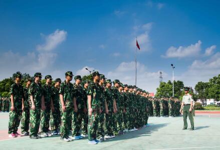 校園軍訓(xùn)-站姿訓(xùn)練