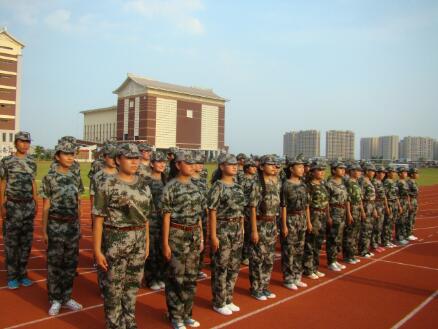 校園軍訓(xùn)-軍姿訓(xùn)練